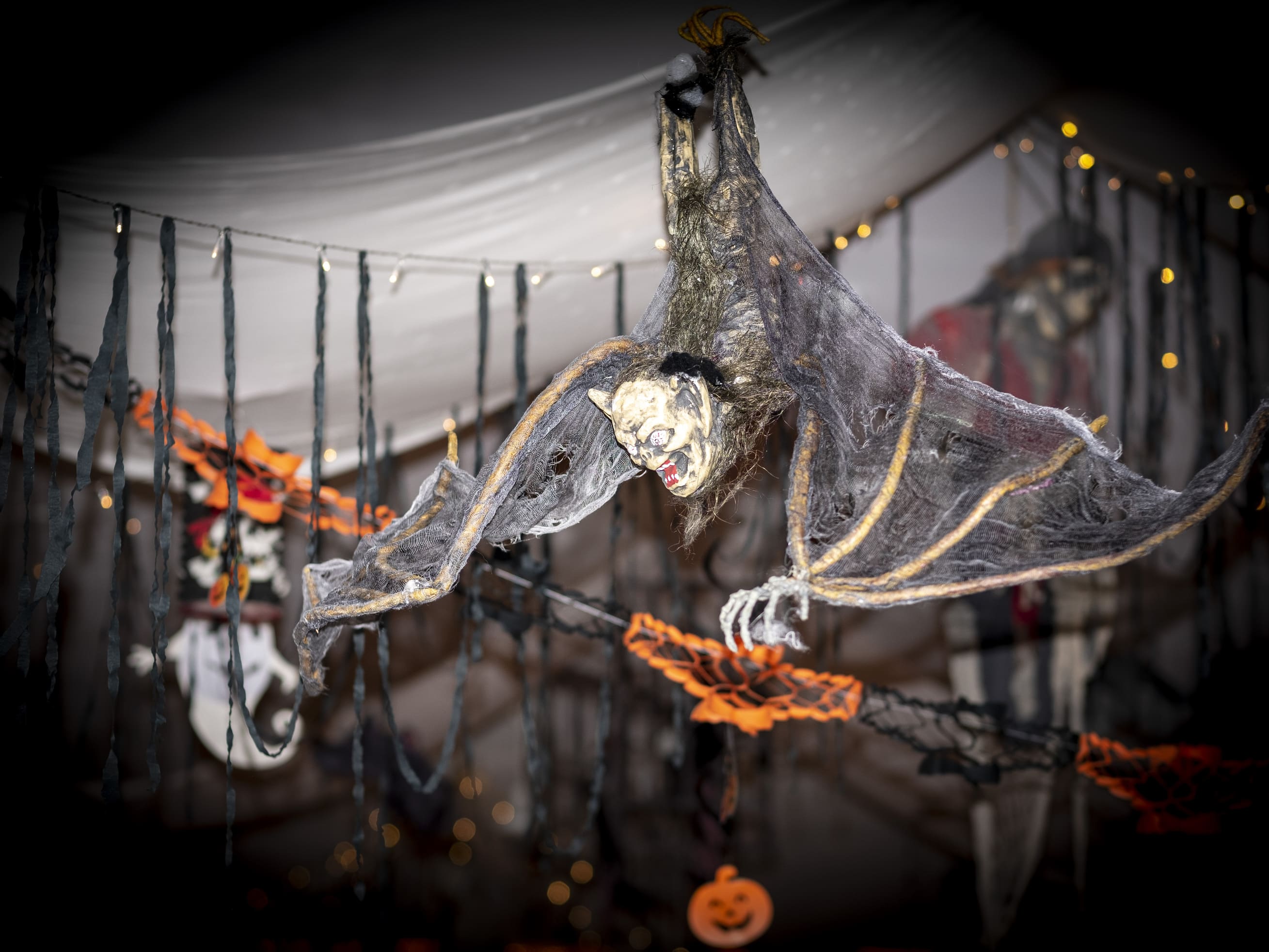 01 22-10-0049 Halloween im Creativ