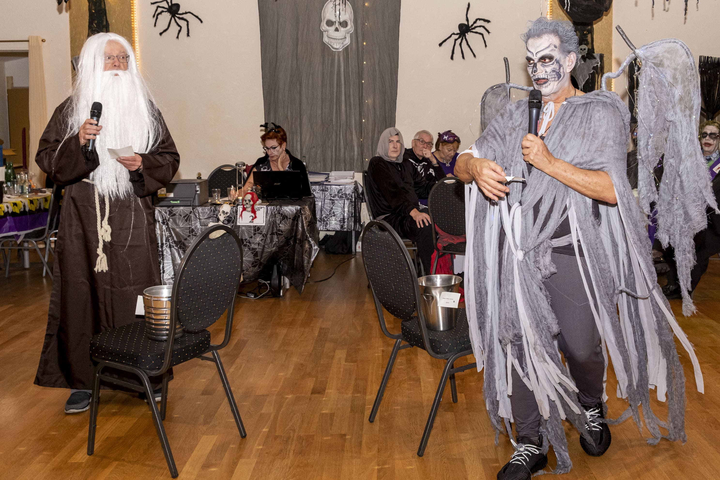16.1 22-10-0038 Halloween im Creativ