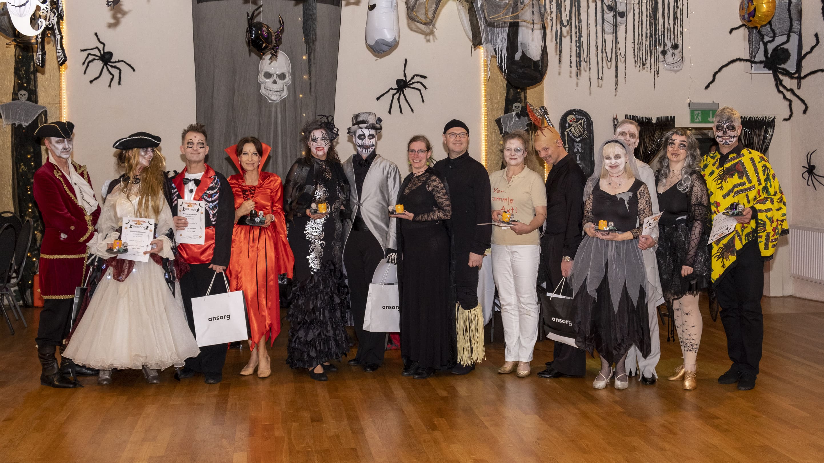 17 22-10-0031 Halloween im Creativ